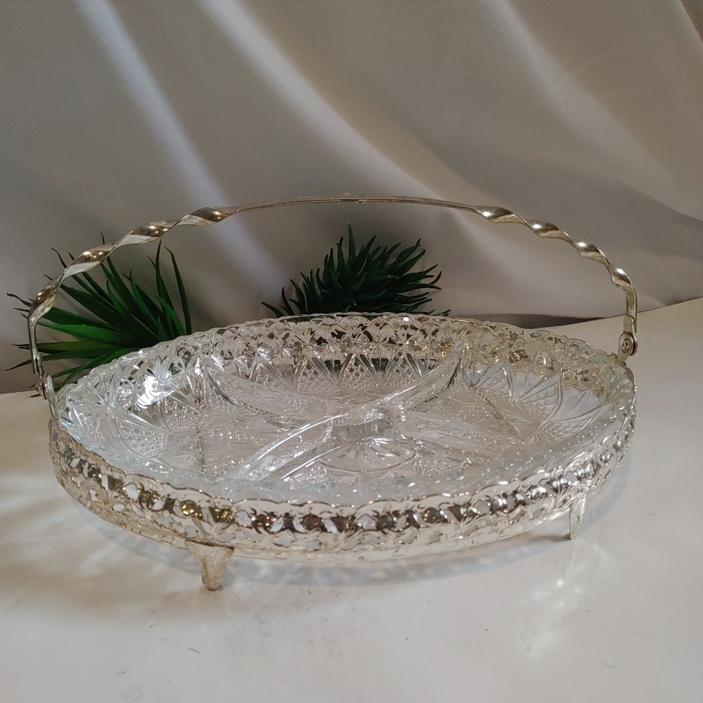A vintage French hors d'oeuvres crystal/cut‎ glass